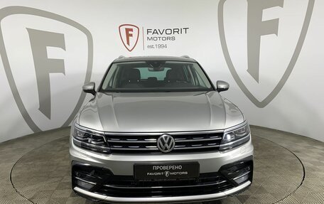 Volkswagen Tiguan II, 2019 год, 2 519 000 рублей, 2 фотография