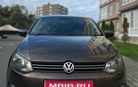 Volkswagen Polo VI (EU Market), 2015 год, 1 050 000 рублей, 1 фотография