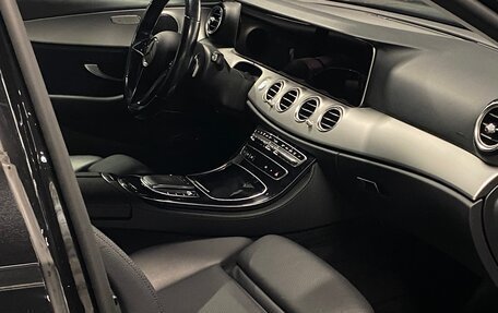 Mercedes-Benz E-Класс, 2021 год, 3 290 000 рублей, 5 фотография