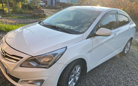 Hyundai Solaris II рестайлинг, 2015 год, 750 000 рублей, 1 фотография