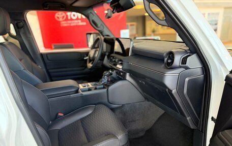 Toyota Land Cruiser Prado, 2024 год, 10 950 000 рублей, 13 фотография