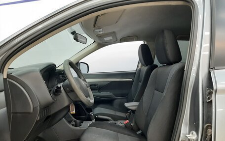 Mitsubishi Outlander III рестайлинг 3, 2013 год, 1 170 000 рублей, 10 фотография