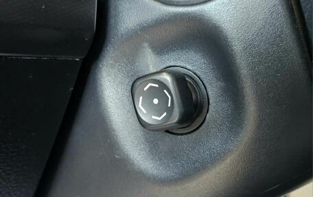 Toyota Land Cruiser Prado 150 рестайлинг 2, 2011 год, 2 779 000 рублей, 14 фотография