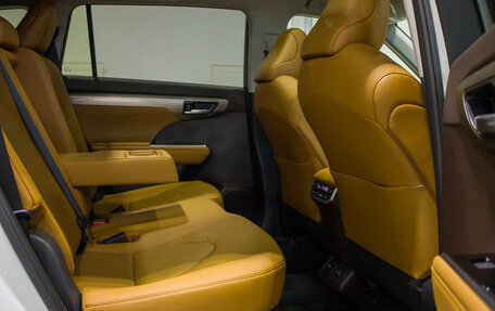 Toyota Highlander, 2025 год, 5 950 000 рублей, 21 фотография