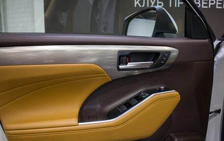 Toyota Highlander, 2025 год, 5 950 000 рублей, 24 фотография