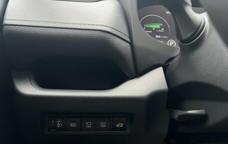Toyota RAV4, 2025 год, 3 990 000 рублей, 26 фотография