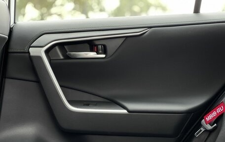 Toyota RAV4, 2025 год, 3 990 000 рублей, 29 фотография