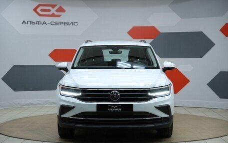 Volkswagen Tiguan II, 2021 год, 2 650 000 рублей, 2 фотография