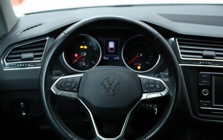 Volkswagen Tiguan II, 2021 год, 2 650 000 рублей, 17 фотография