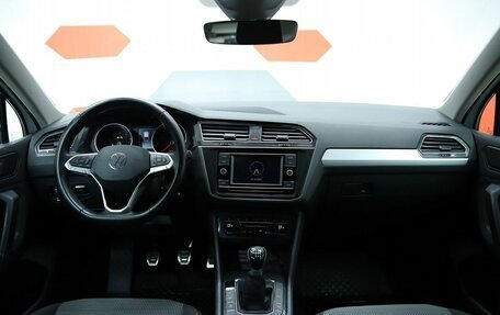 Volkswagen Tiguan II, 2021 год, 2 650 000 рублей, 13 фотография