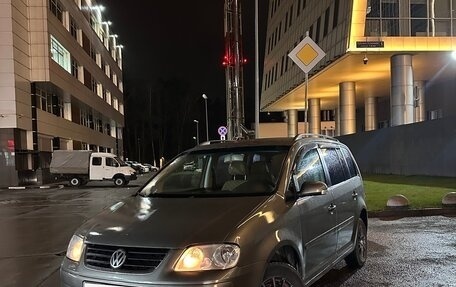 Volkswagen Touran III, 2006 год, 499 000 рублей, 1 фотография