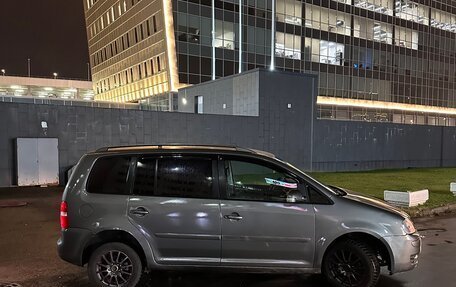 Volkswagen Touran III, 2006 год, 499 000 рублей, 3 фотография