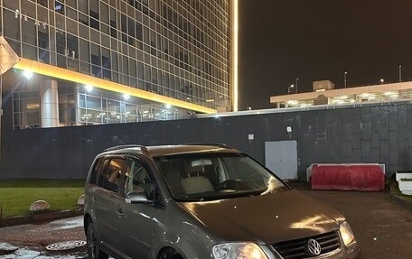 Volkswagen Touran III, 2006 год, 499 000 рублей, 2 фотография