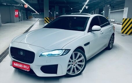 Jaguar XF II, 2020 год, 3 000 000 рублей, 1 фотография
