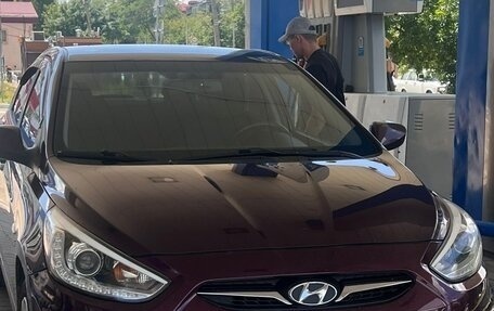 Hyundai Solaris II рестайлинг, 2013 год, 870 000 рублей, 2 фотография