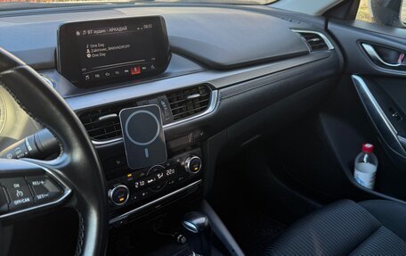 Mazda 6, 2017 год, 1 890 000 рублей, 6 фотография