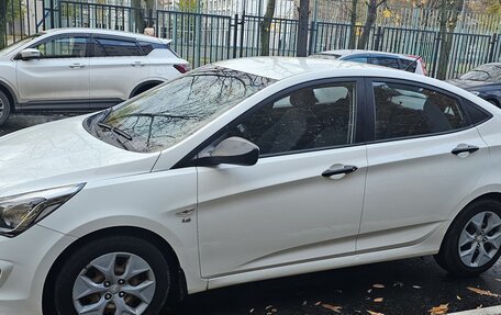 Hyundai Solaris II рестайлинг, 2015 год, 1 100 000 рублей, 4 фотография