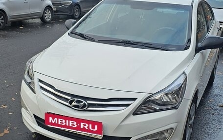 Hyundai Solaris II рестайлинг, 2015 год, 1 100 000 рублей, 2 фотография