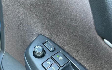 Toyota Yaris Cross, 2021 год, 1 500 000 рублей, 14 фотография