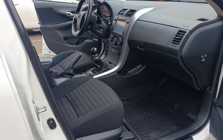 Toyota Corolla, 2011 год, 1 000 000 рублей, 9 фотография