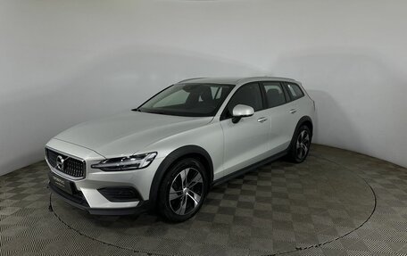Volvo V60 Cross Country II, 2021 год, 3 900 000 рублей, 1 фотография