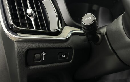 Volvo V60 Cross Country II, 2021 год, 3 900 000 рублей, 9 фотография