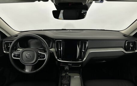 Volvo V60 Cross Country II, 2021 год, 3 900 000 рублей, 7 фотография