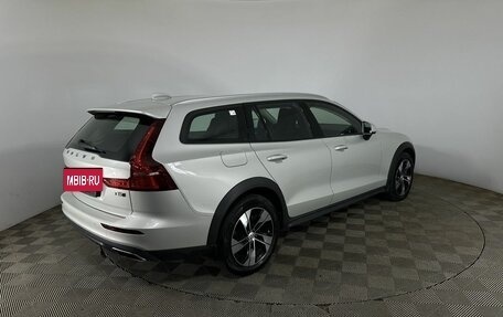 Volvo V60 Cross Country II, 2021 год, 3 900 000 рублей, 6 фотография