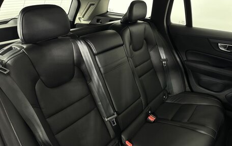 Volvo V60 Cross Country II, 2021 год, 3 900 000 рублей, 15 фотография