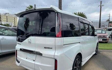 Honda Stepwgn IV, 2021 год, 1 900 000 рублей, 7 фотография