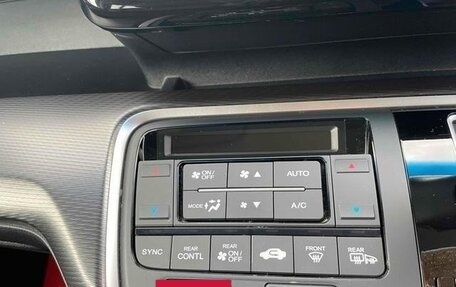 Honda Stepwgn IV, 2021 год, 1 900 000 рублей, 12 фотография