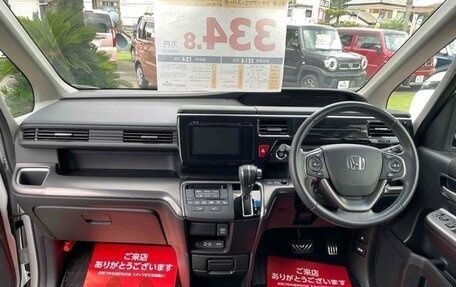 Honda Stepwgn IV, 2021 год, 1 900 000 рублей, 33 фотография