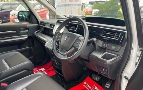 Honda Stepwgn IV, 2021 год, 1 900 000 рублей, 34 фотография