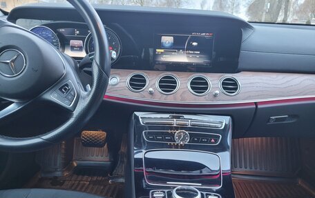 Mercedes-Benz E-Класс, 2016 год, 2 950 000 рублей, 9 фотография