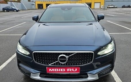 Volvo V90 Cross Country I рестайлинг, 2018 год, 3 350 000 рублей, 1 фотография