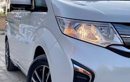 Honda Stepwgn IV, 2018 год, 1 790 000 рублей, 2 фотография