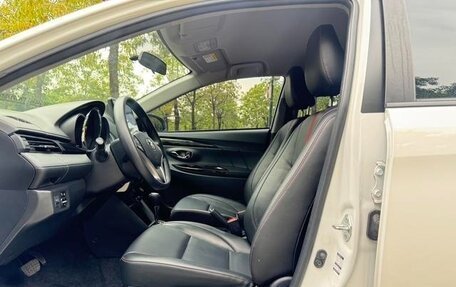 Toyota Yaris XP150 рестайлинг, 2022 год, 1 450 000 рублей, 12 фотография