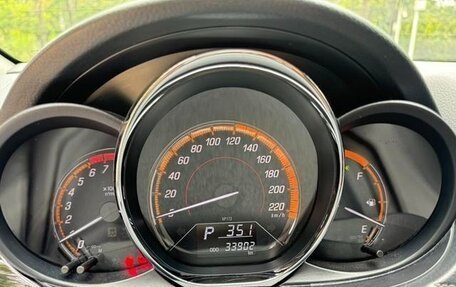 Toyota Yaris XP150 рестайлинг, 2022 год, 1 450 000 рублей, 15 фотография