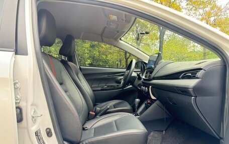 Toyota Yaris XP150 рестайлинг, 2022 год, 1 450 000 рублей, 18 фотография