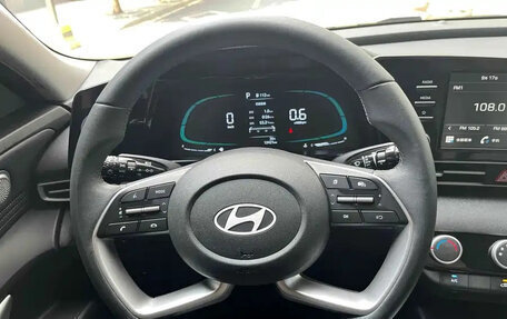 Hyundai Elantra, 2023 год, 1 050 000 рублей, 19 фотография