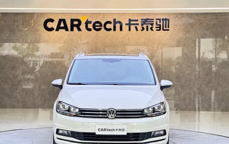 Volkswagen Touran III, 2022 год, 1 850 000 рублей, 2 фотография