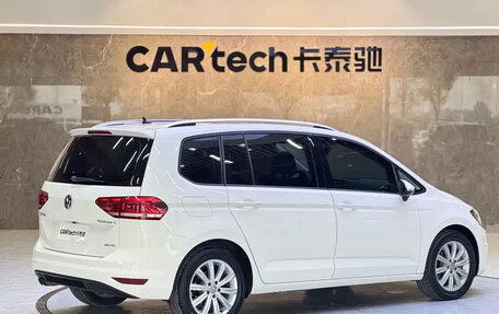 Volkswagen Touran III, 2022 год, 1 850 000 рублей, 4 фотография