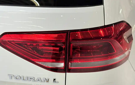 Volkswagen Touran III, 2022 год, 1 850 000 рублей, 11 фотография