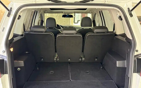 Volkswagen Touran III, 2022 год, 1 850 000 рублей, 12 фотография