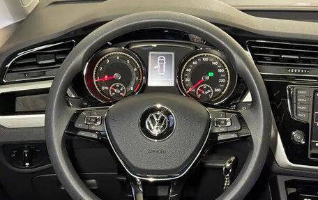 Volkswagen Touran III, 2022 год, 1 850 000 рублей, 20 фотография