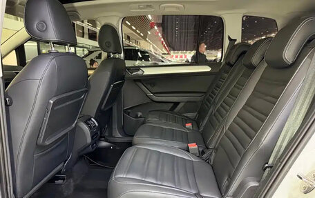 Volkswagen Touran III, 2022 год, 1 850 000 рублей, 22 фотография