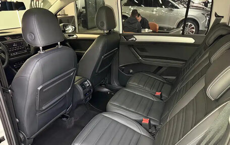 Volkswagen Touran III, 2022 год, 1 850 000 рублей, 23 фотография