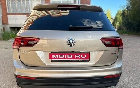 Volkswagen Tiguan II, 2017 год, 2 600 000 рублей, 2 фотография