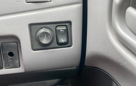 Nissan Wingroad III, 2002 год, 255 000 рублей, 2 фотография