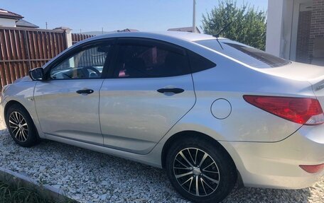 Hyundai Solaris II рестайлинг, 2014 год, 860 000 рублей, 2 фотография